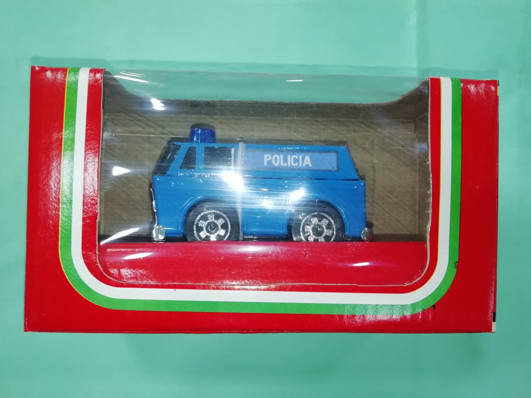 Camion frontal policia
