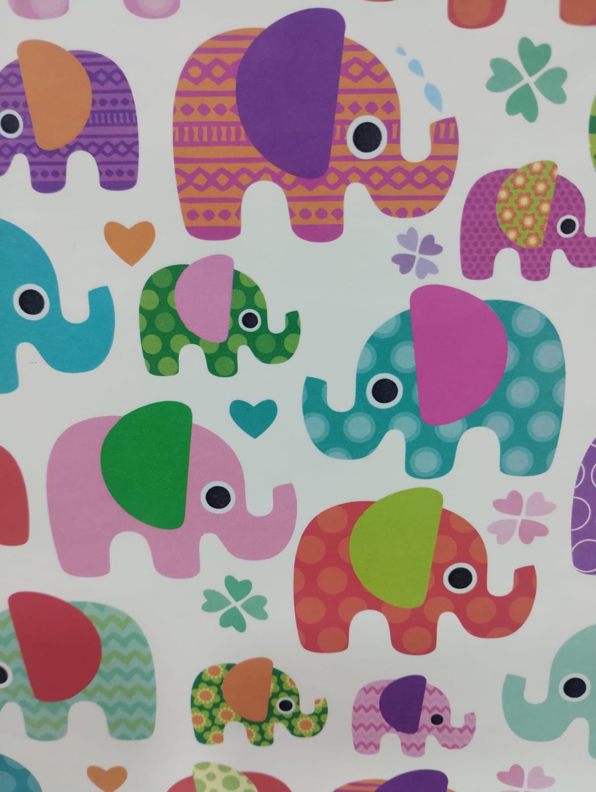Papel de forrar con diseÑos elefantes de colores 50cm x 70cm