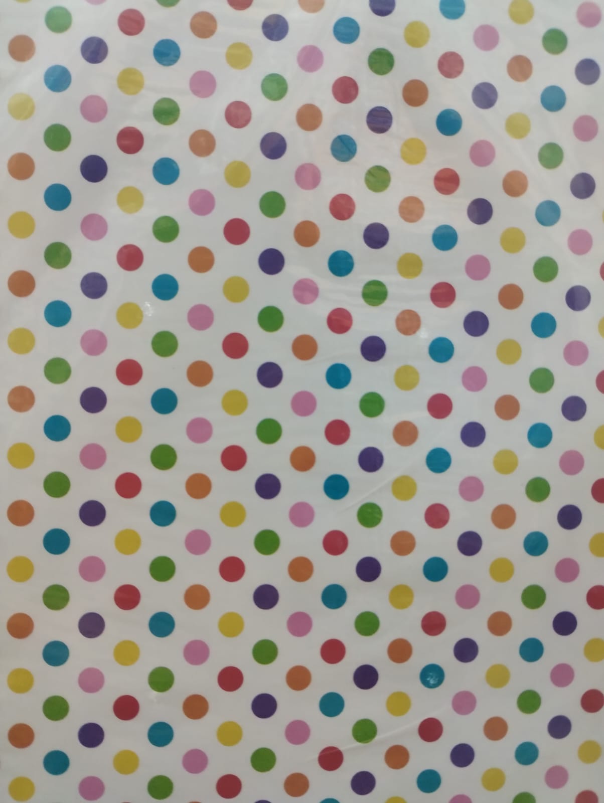 Papel de forrar con diseÑos puntos de colores 50cm  x 70cm
