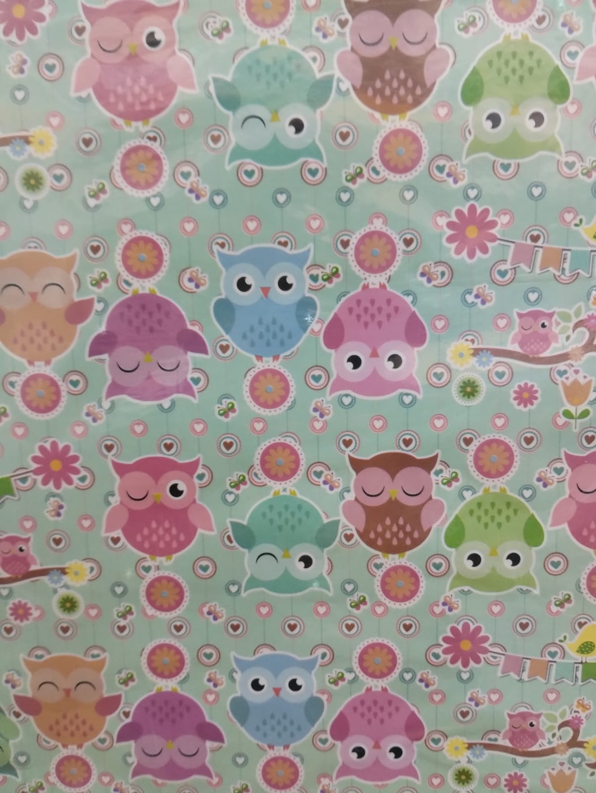 Papel de forrar con diseÑos buhos de colores 50cm  x 70cm