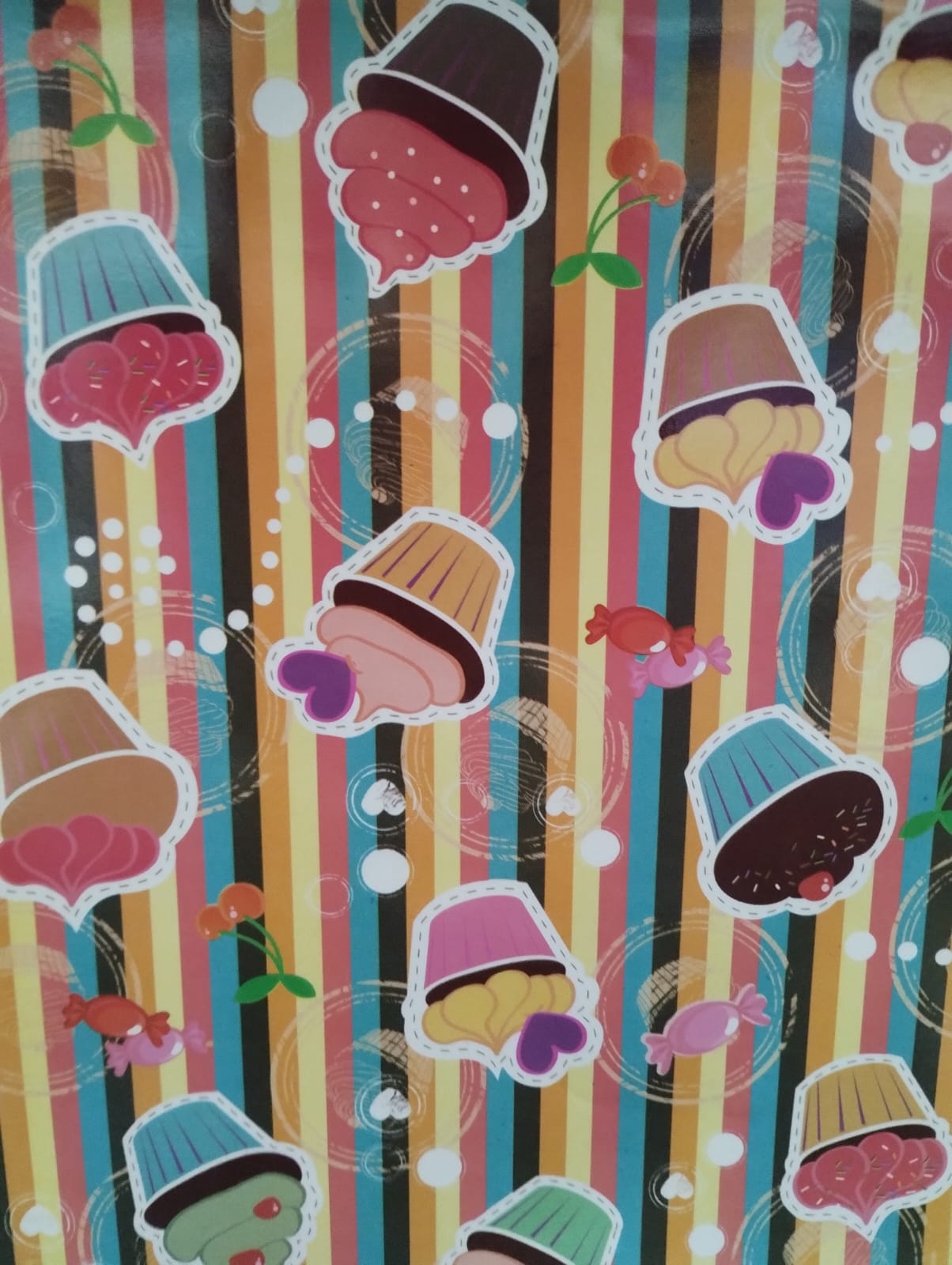 Papel de forrar con diseÑos cup cake 50cm  x 70cm