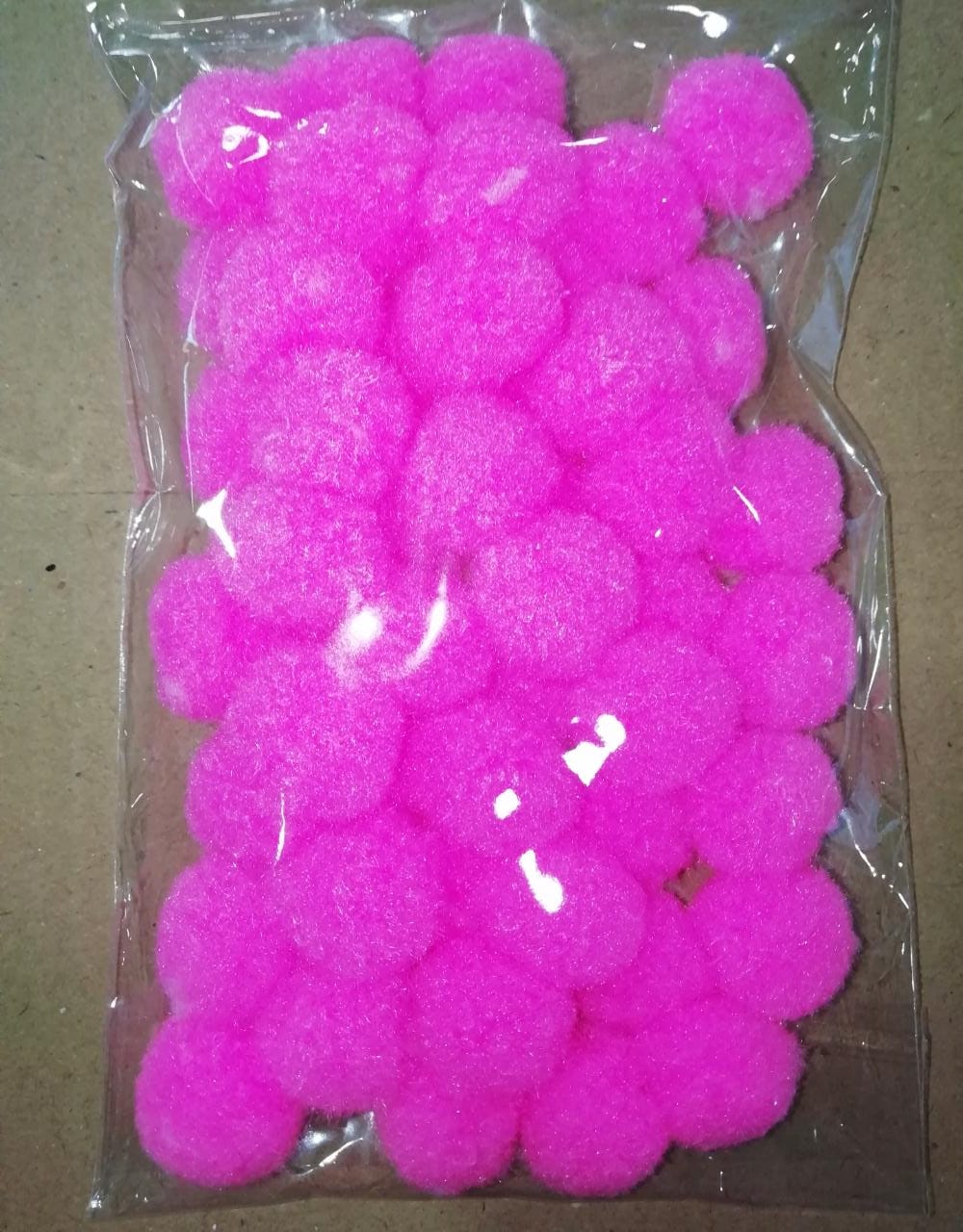Pompones de felpa 20mm rosa chicle x 50 uni