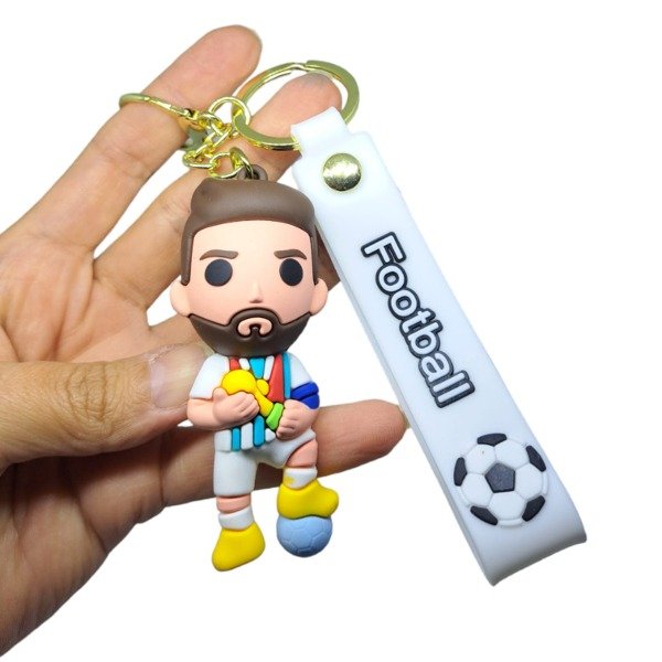 Llavero de goma messi con la copa 