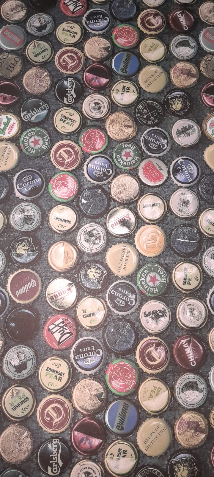 Papel de regalo obra tapitas retro 