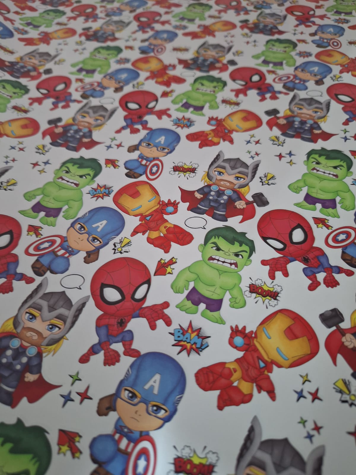 Papel pequepack de regalo ilustracion marvel